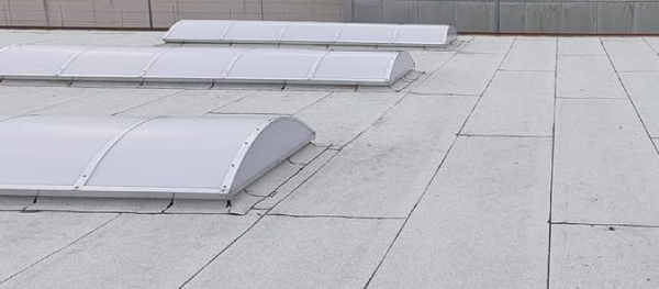 Bitumen dakbedekking geeft een strakke uitstraling aan jouw platte dak en gaat jaren mee.