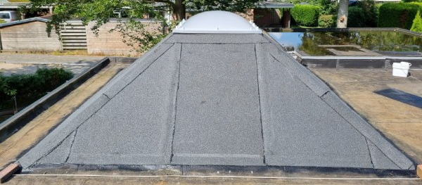 Een bitumendak is eenvoudig toe te passen op een plat dak en een koepel.