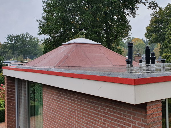 Met een dakrenovatie is uw plat dak weer als nieuw en kan deze er weer jaren tegenaan