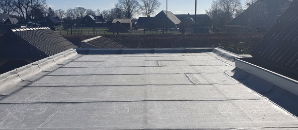 Een dakdekker in Drenthe voor uw platte dak.