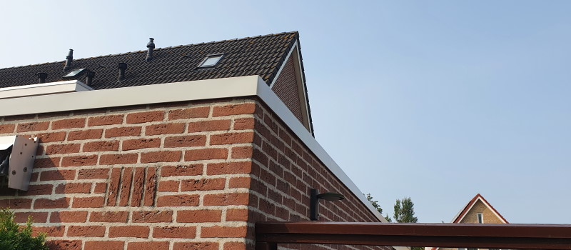 Achterstallig dakonderhoud kan leiden tot lekkage, een klus voor een dakdekker in Emmen.